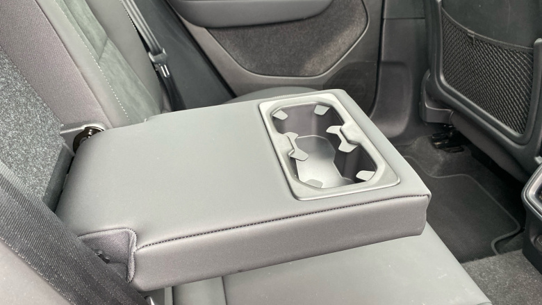 Volvo XC40 2.0 B4P Ultimate Dark 5dr Auto Petrol Estate